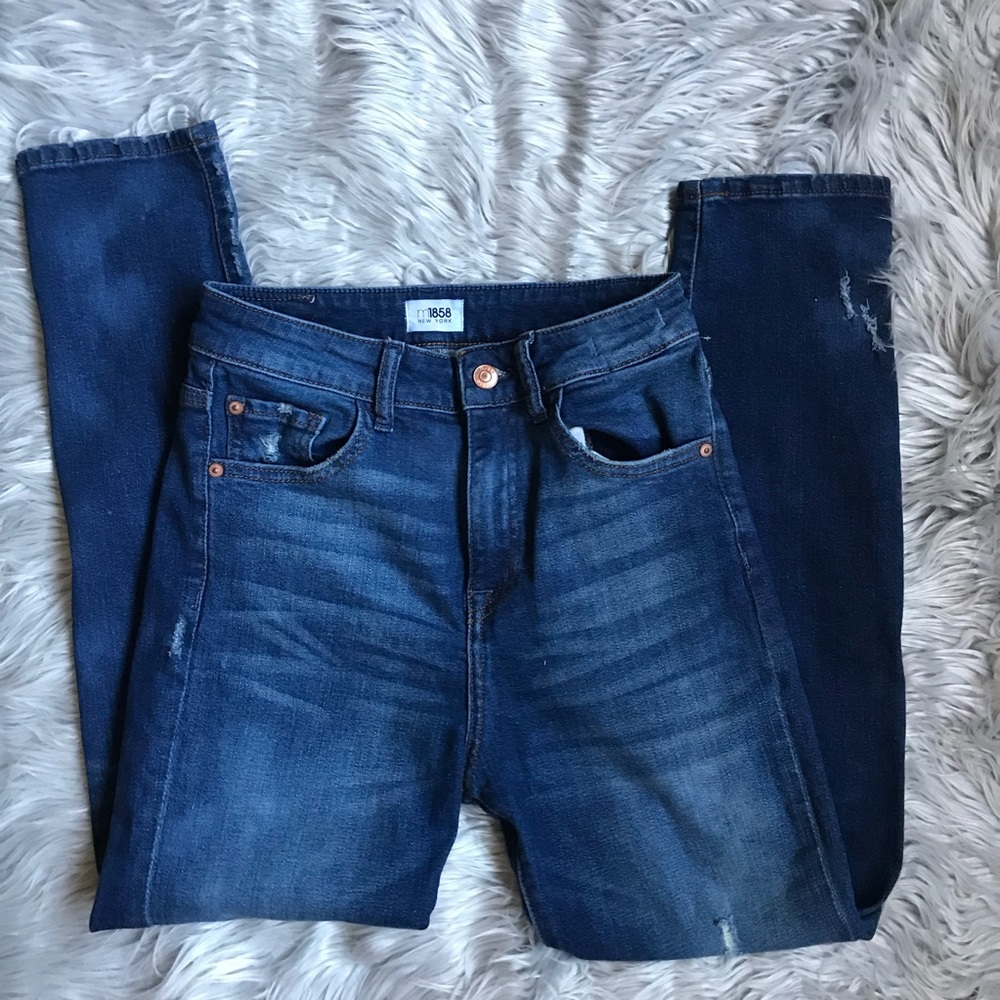 Women Highrise denim slim straight jeans